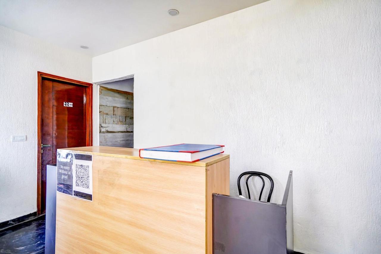 Capital O Mannat Near Shalimar Bagh Metro Station Hotel 3*