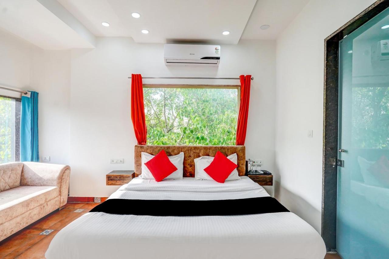 Capital O Mannat Near Shalimar Bagh Metro Station